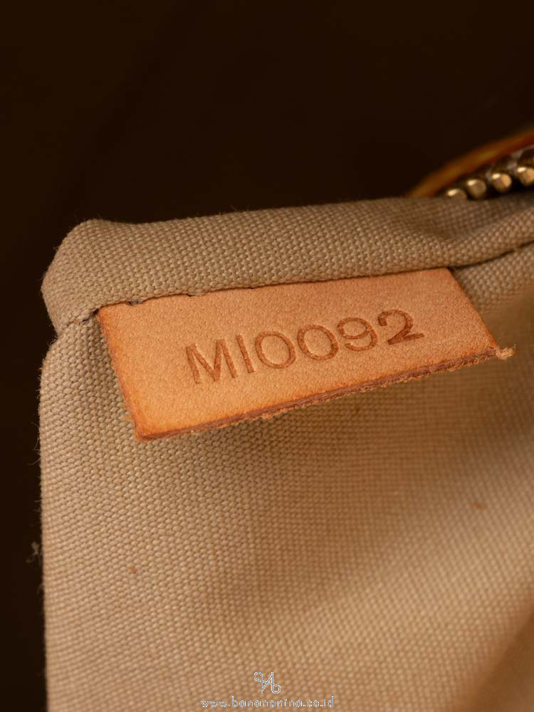 LOUIS VUITTON Monogram Vernis Noisette PM Beige