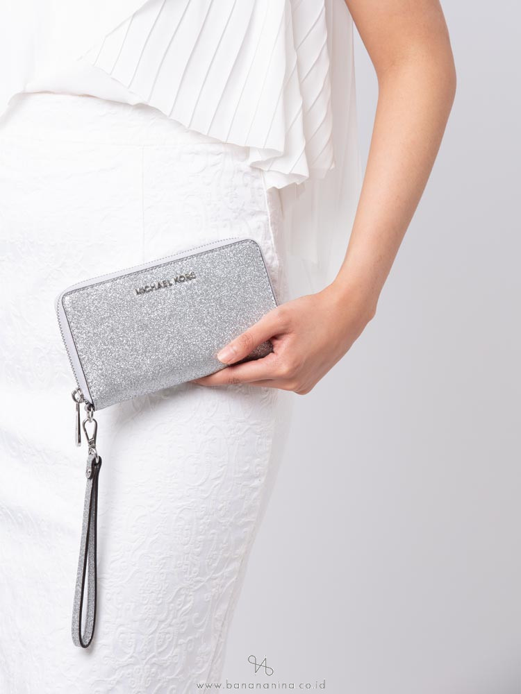 MICHAEL KORS Giftables Jet Set Metallic Large Phone Case Silver
