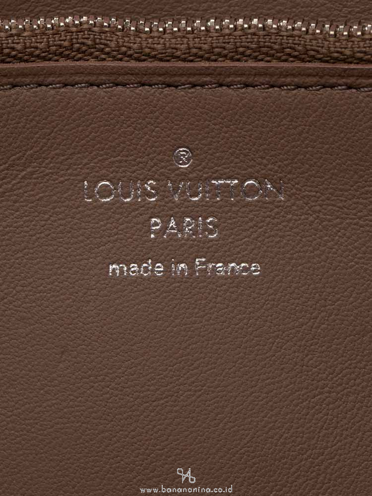 LOUIS VUITTON Portefeuille Comete Wallet Magnolia