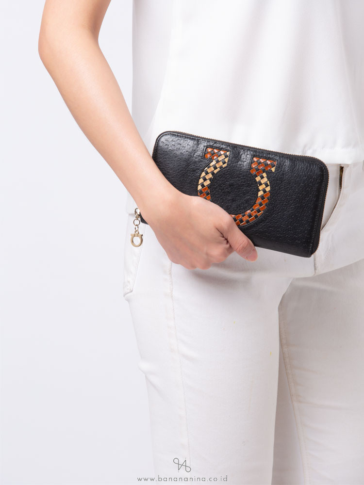 SALVATORE FERRAGAMO Gancini Leather Zip Wallet Black