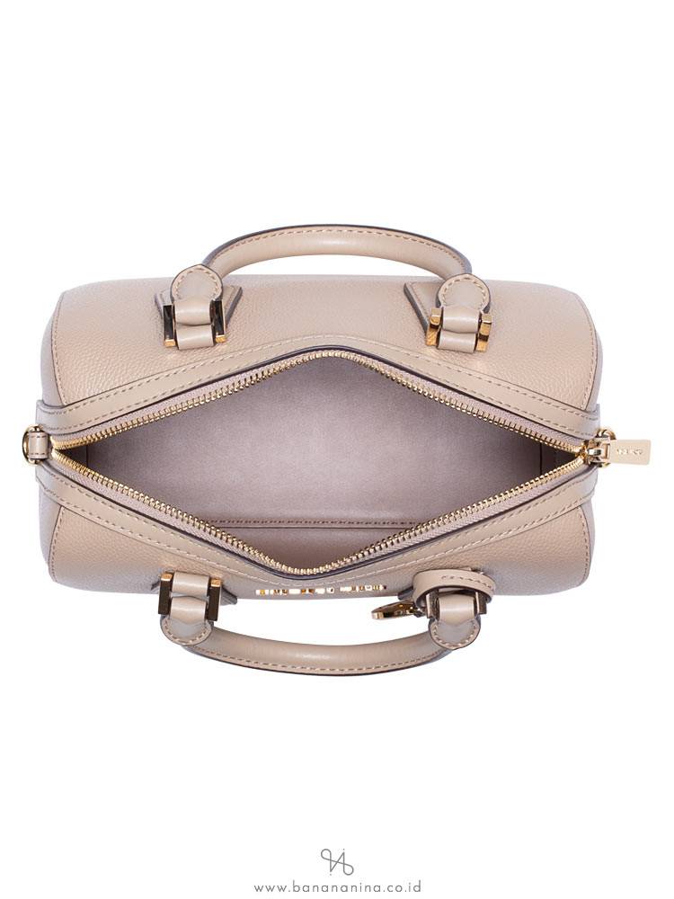 MICHAEL KORS Hayes Leather Small Duffle Bisque
