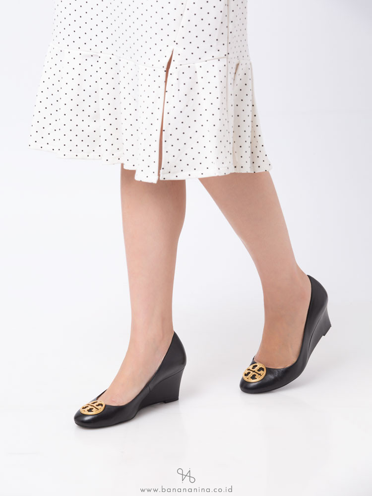 TORY BURCH Chelsea Leather Wedges Black Sz 6.5