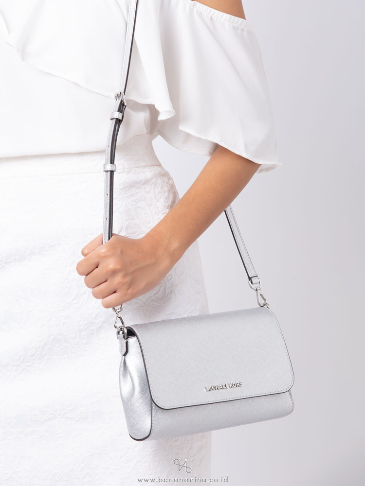 MICHAEL KORS Jet Set Medium Saffiano Pouchette Crossbody Silver