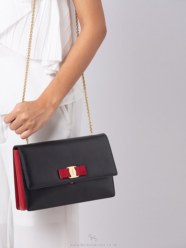 salvatore ferragamo ginny medium