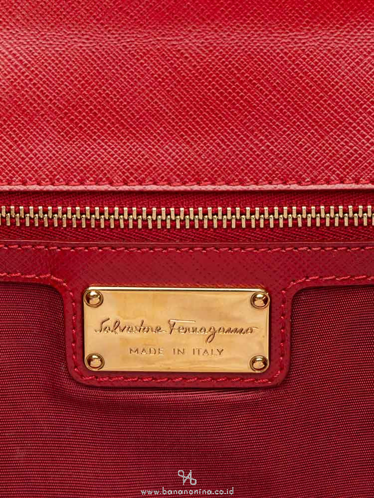 SALVATORE FERRAGAMO Ginny Vara Medium Leather Crossbody Black Red