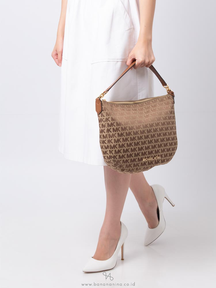 michael kors signature shoulder bag