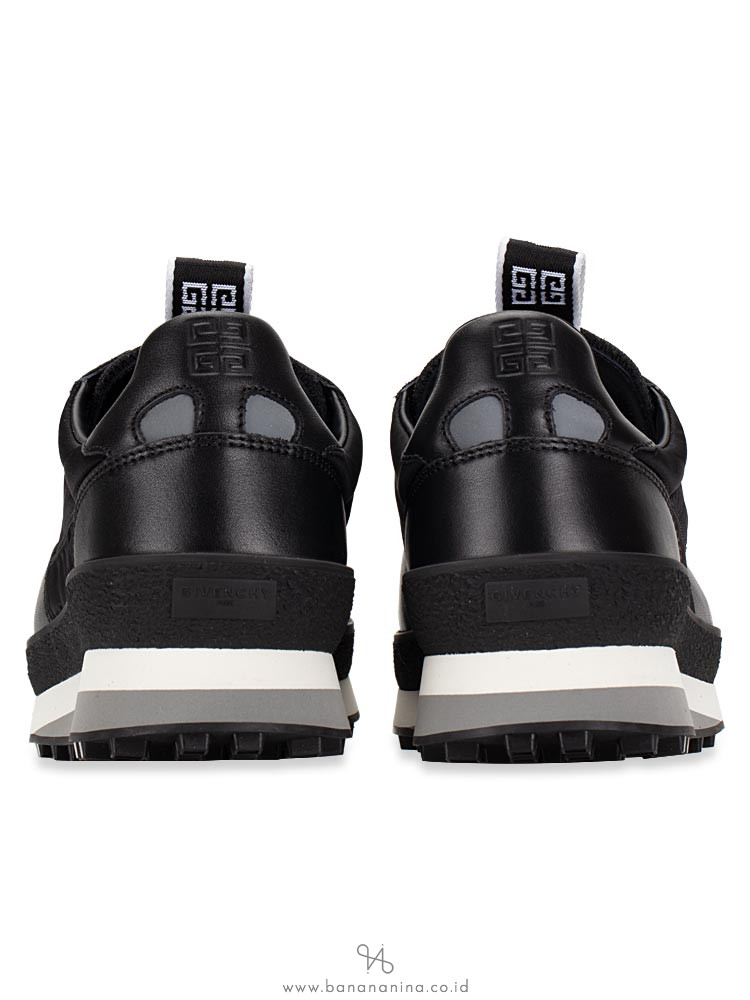 GIVENCHY Men TR3 Runner Sneakers Black Sz 41