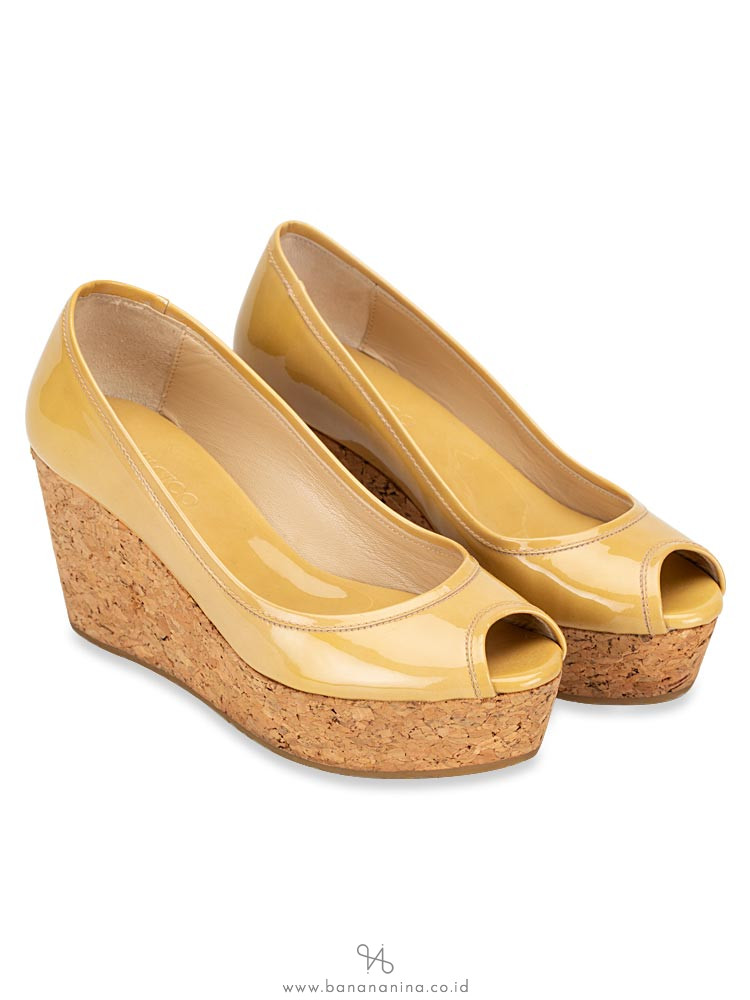 JIMMY CHOO Purdey Peep Toe Patent Wedges Nude Sz 35.5