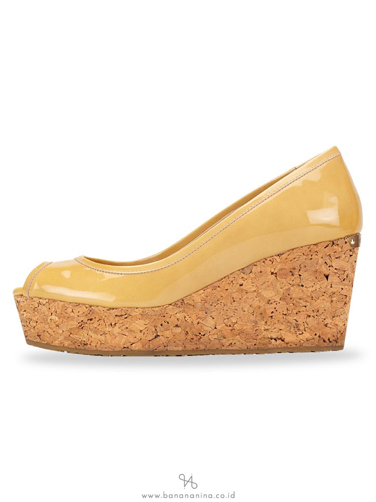 JIMMY CHOO Purdey Peep Toe Patent Wedges Nude Sz 35.5