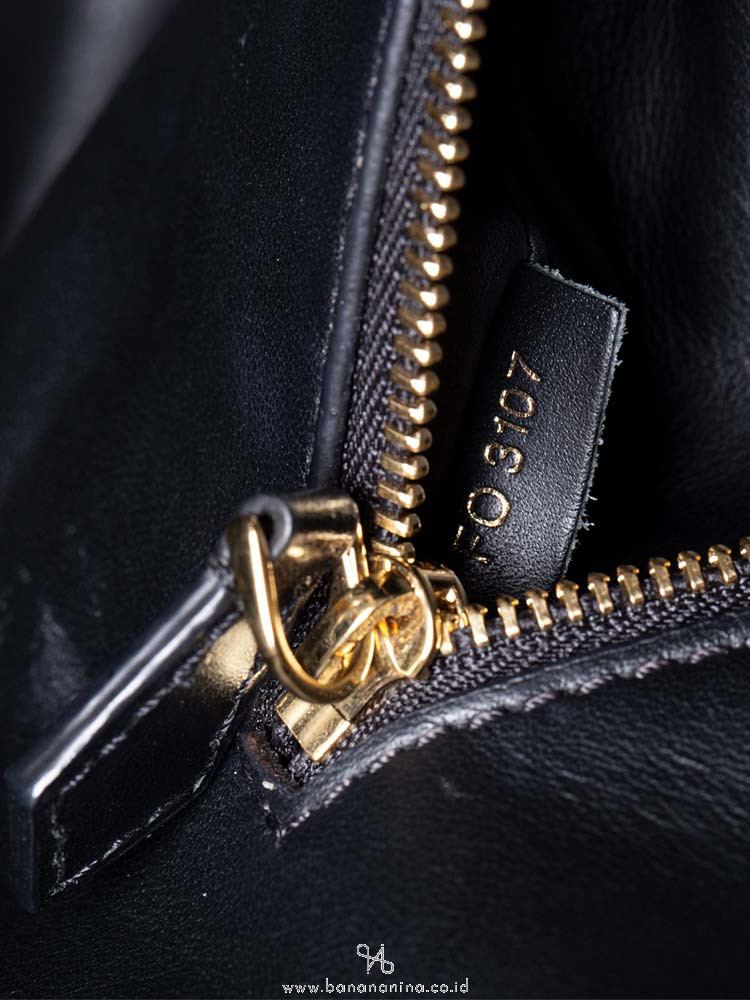 LOUIS VUITTON Taurillon Cour Marly MM Bleu
