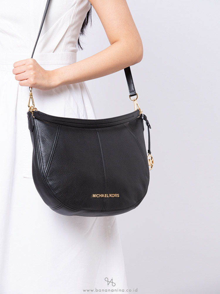 MICHAEL KORS Bedford Leather Medium Crescent Shoulder Bag Black