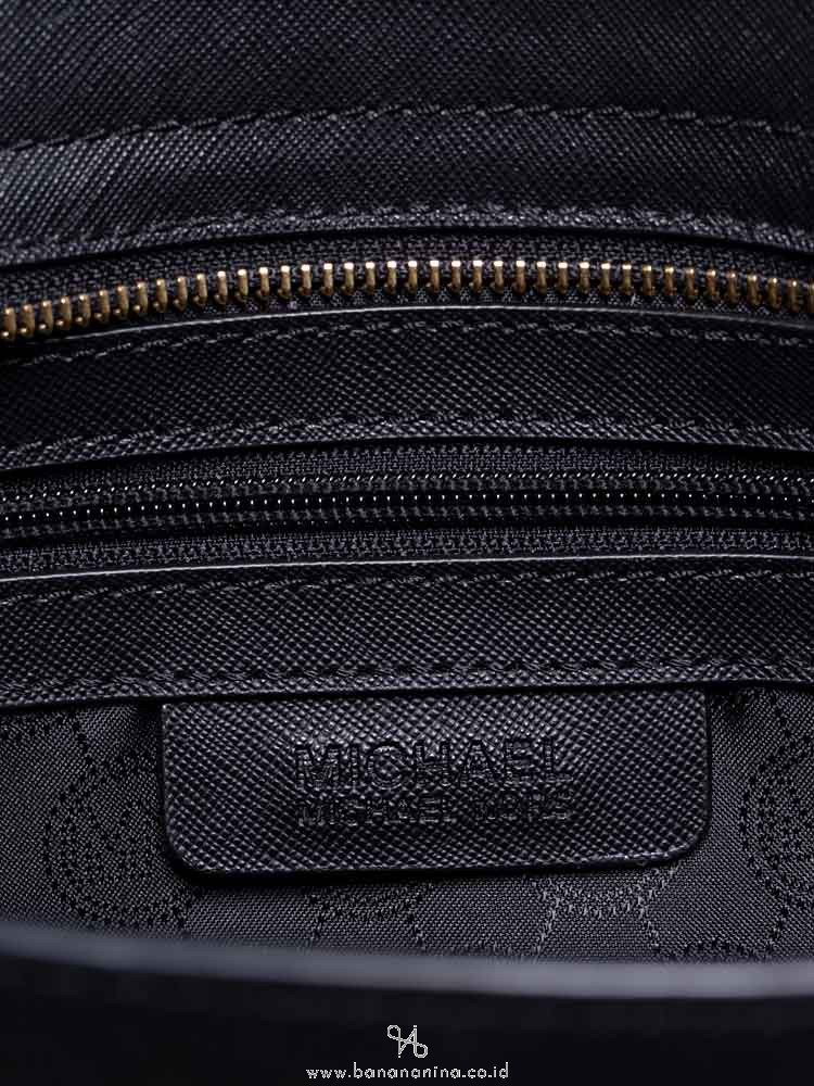 MICHAEL KORS Selma Medium Messenger Black