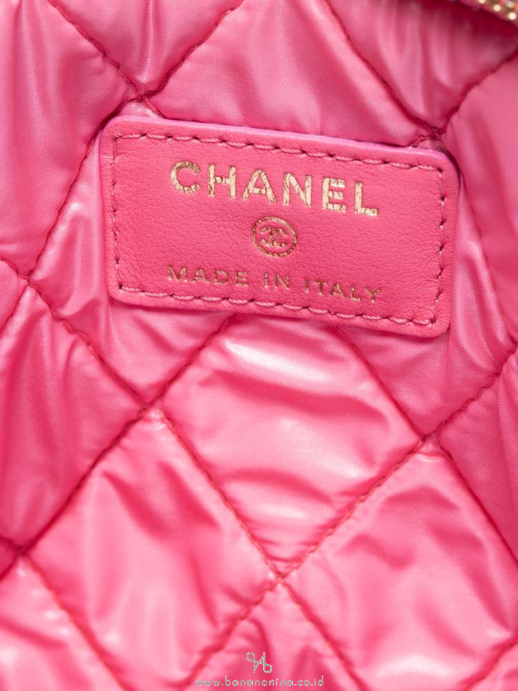 CHANEL Lambskin Large O Case Clutch Pink