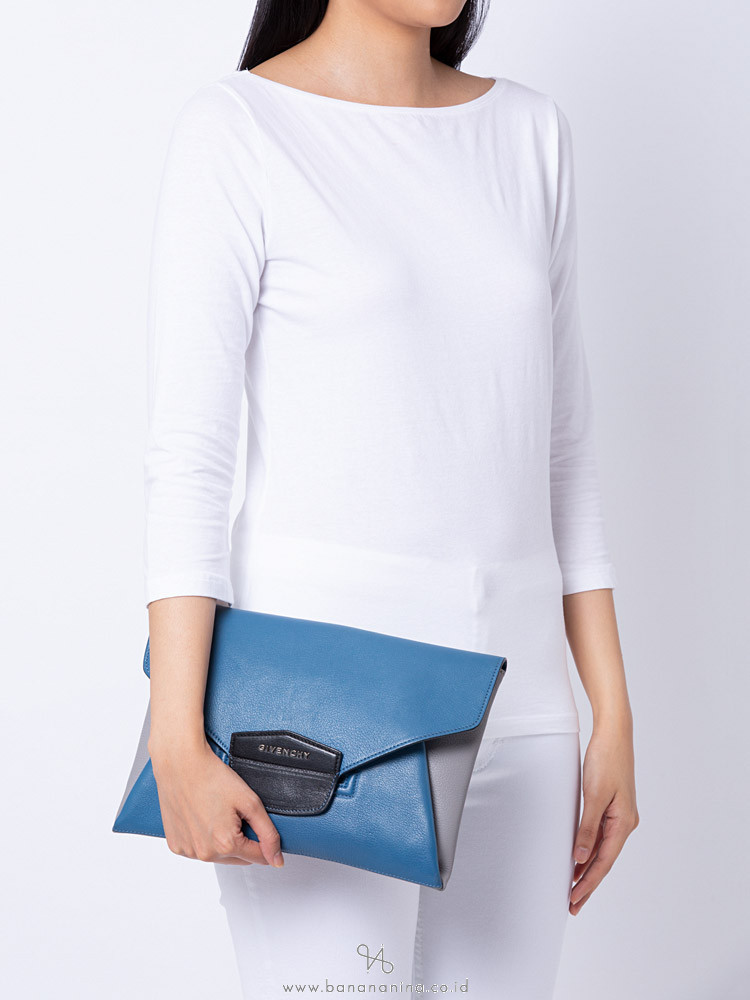 GIVENCHY Antigona Envelope Clutch Blue Grey