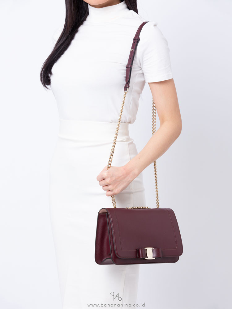 SALVATORE FERRAGAMO Vara Bow Medium Shoulder Bag Wine