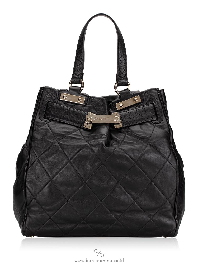 CHANEL Quilted Lambskin Door Latch Shopper Black