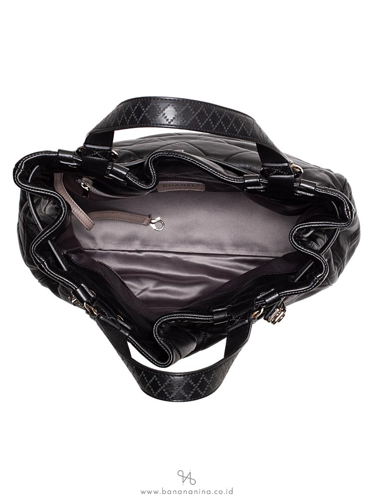 CHANEL Quilted Lambskin Door Latch Shopper Black