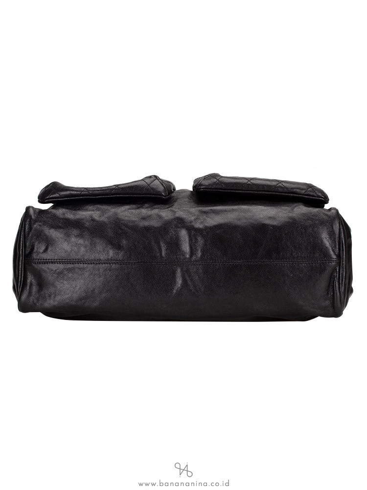 CHANEL Glazed Caviar Pocket In The City Tote Black