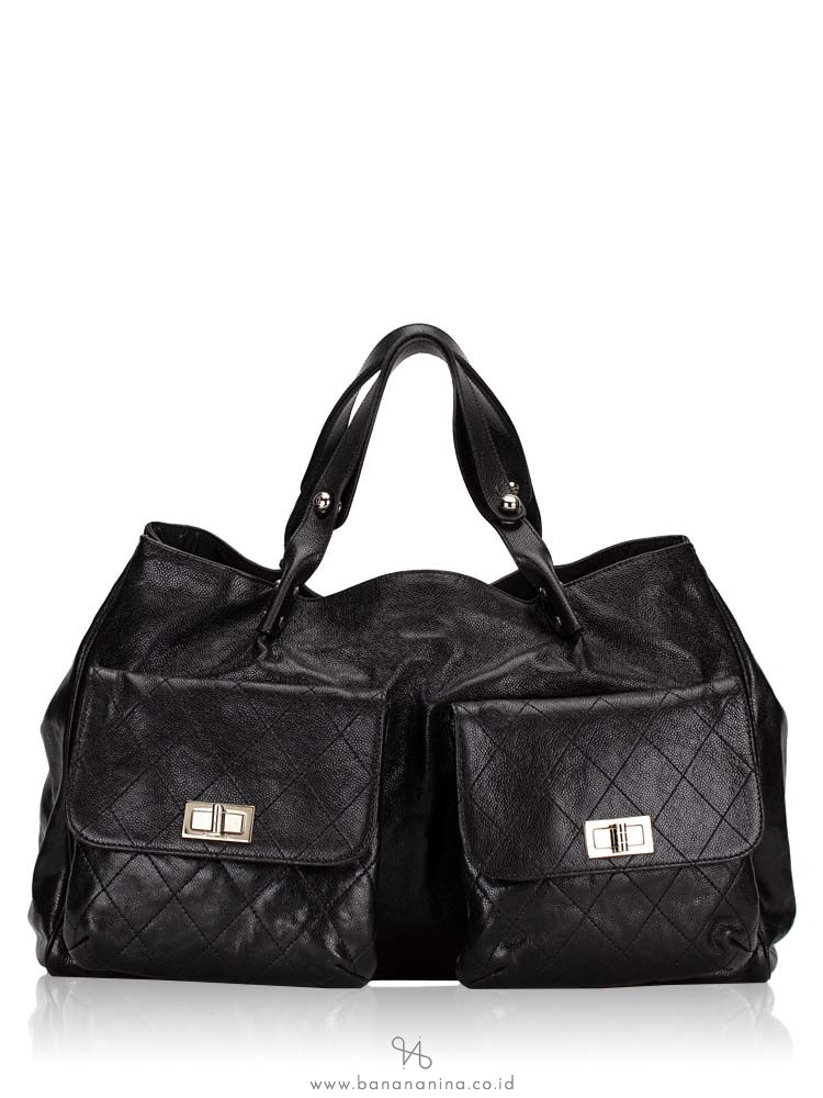 CHANEL Glazed Caviar Pocket In The City Tote Black