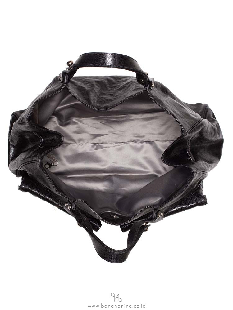 CHANEL Glazed Caviar Pocket In The City Tote Black