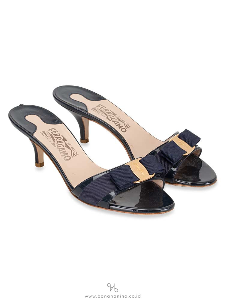 SALVATORE FERRAGAMO Glory Patent Bow Slide Black Sz 8