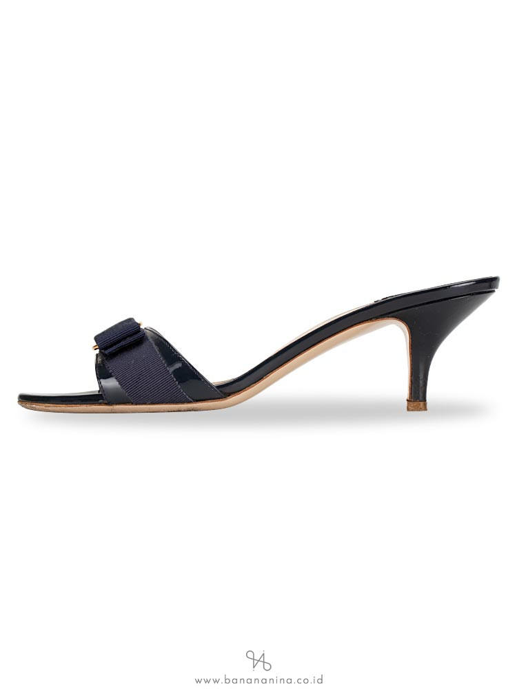 SALVATORE FERRAGAMO Glory Patent Bow Slide Black Sz 8