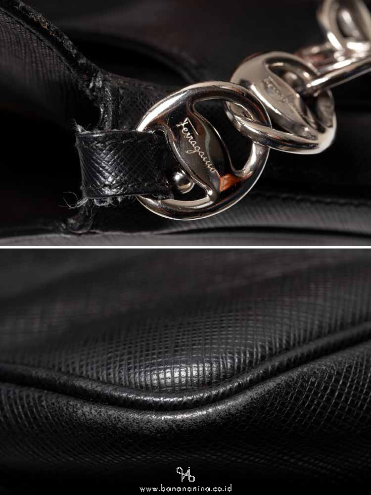 SALVATORE FERRAGAMO Gancio Small Shoulder Bag Black