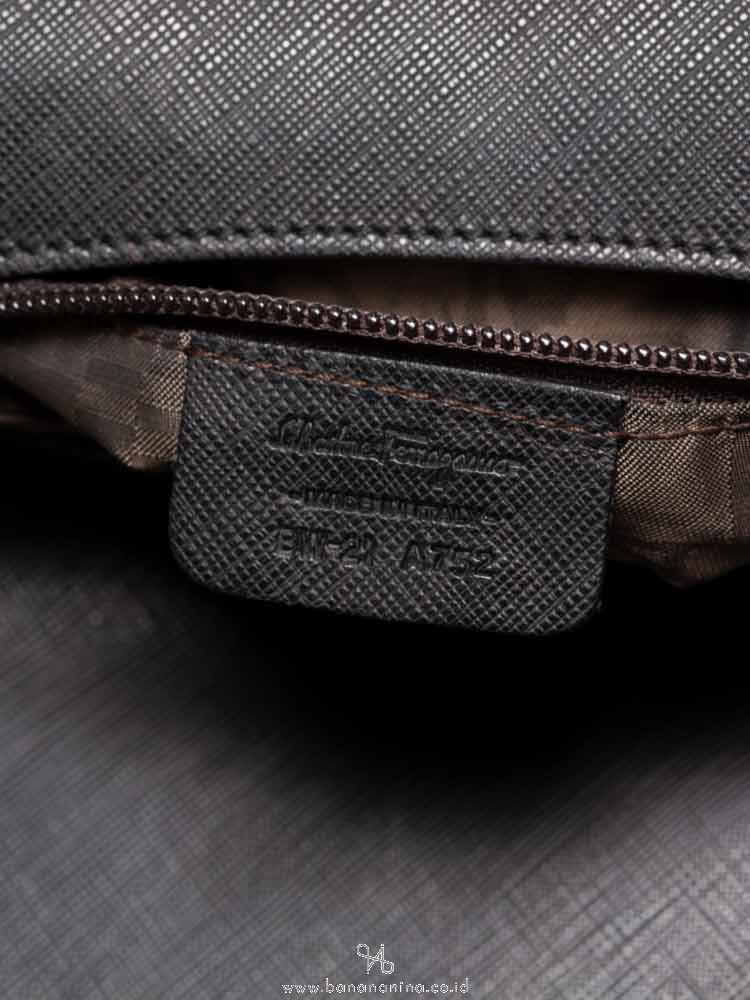 SALVATORE FERRAGAMO Gancio Small Shoulder Bag Black