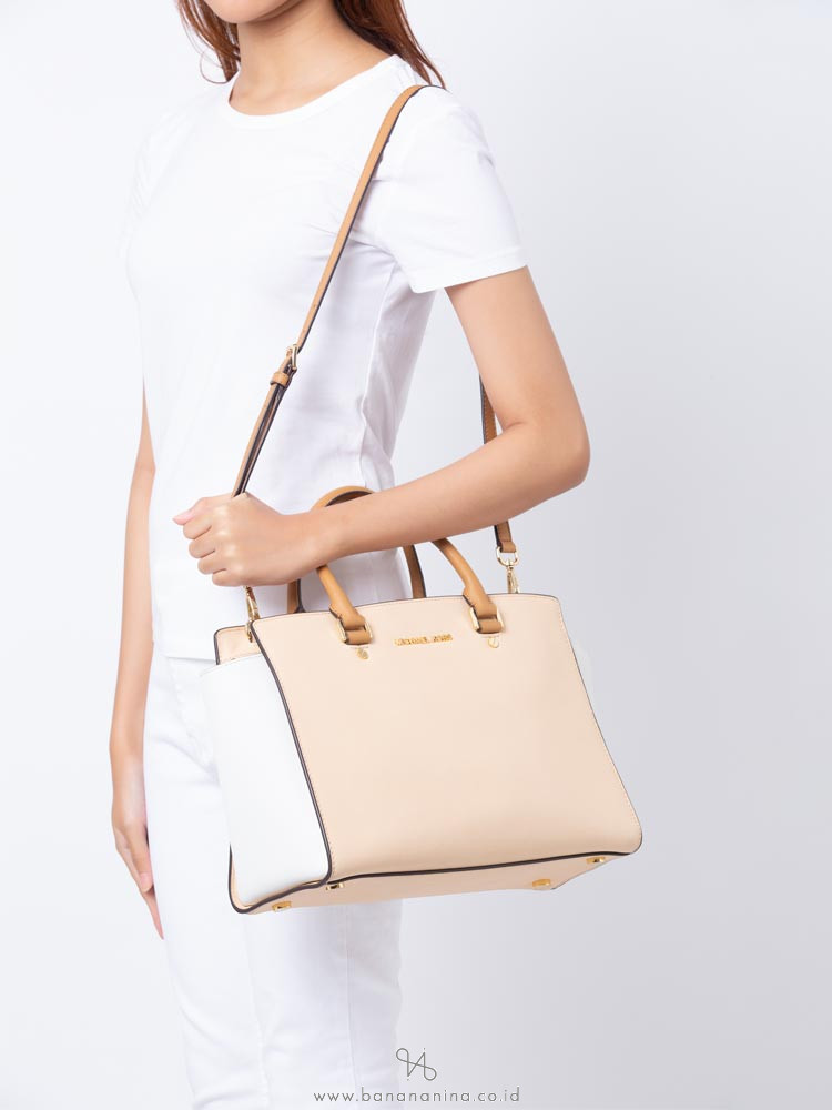 MICHAEL KORS Selma Saffiano Large Satchel Cream Peanut White