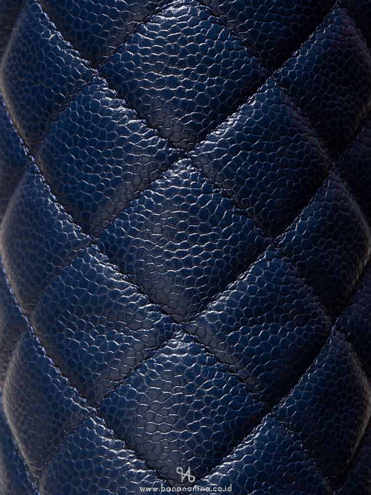 CHANEL Caviar Leather Timeless Clutch Navy