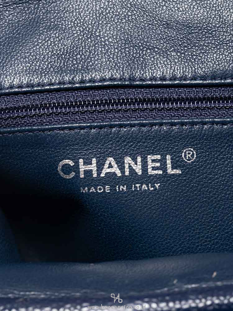 CHANEL Caviar Leather Timeless Clutch Navy