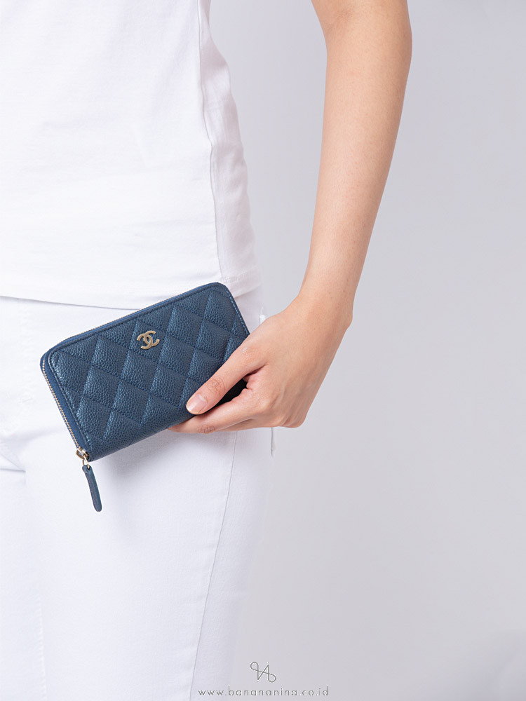 CHANEL Caviar Medium Zip Wallet Blue