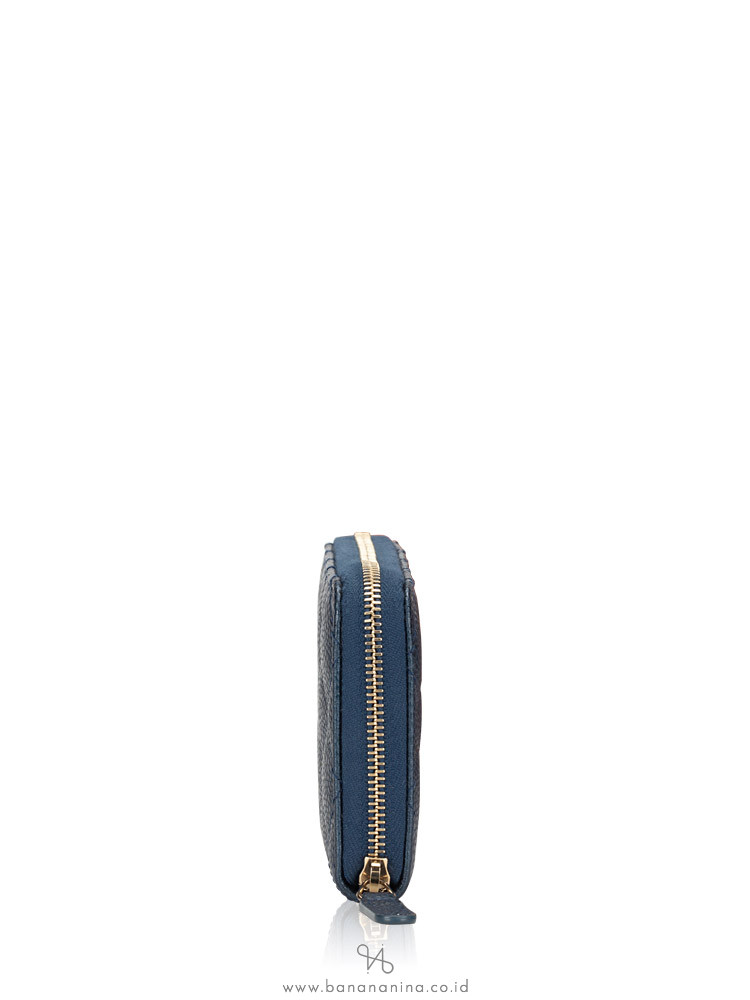 CHANEL Caviar Medium Zip Wallet Blue