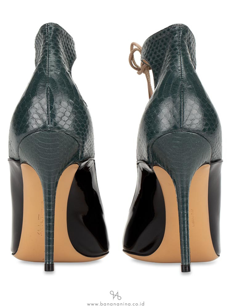 SALVATORE FERRAGAMO Rema Ankle Strap Heels Nero Petrolio Sz 9