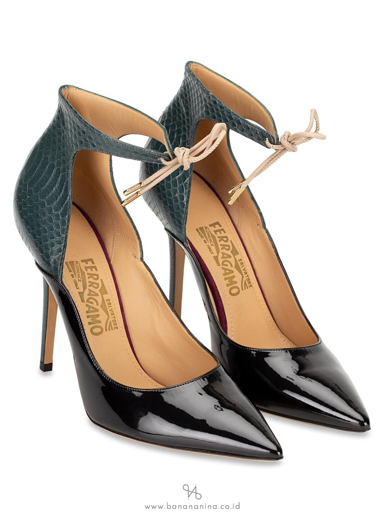 SALVATORE FERRAGAMO Rema Ankle Strap Heels Nero Petrolio Sz 9