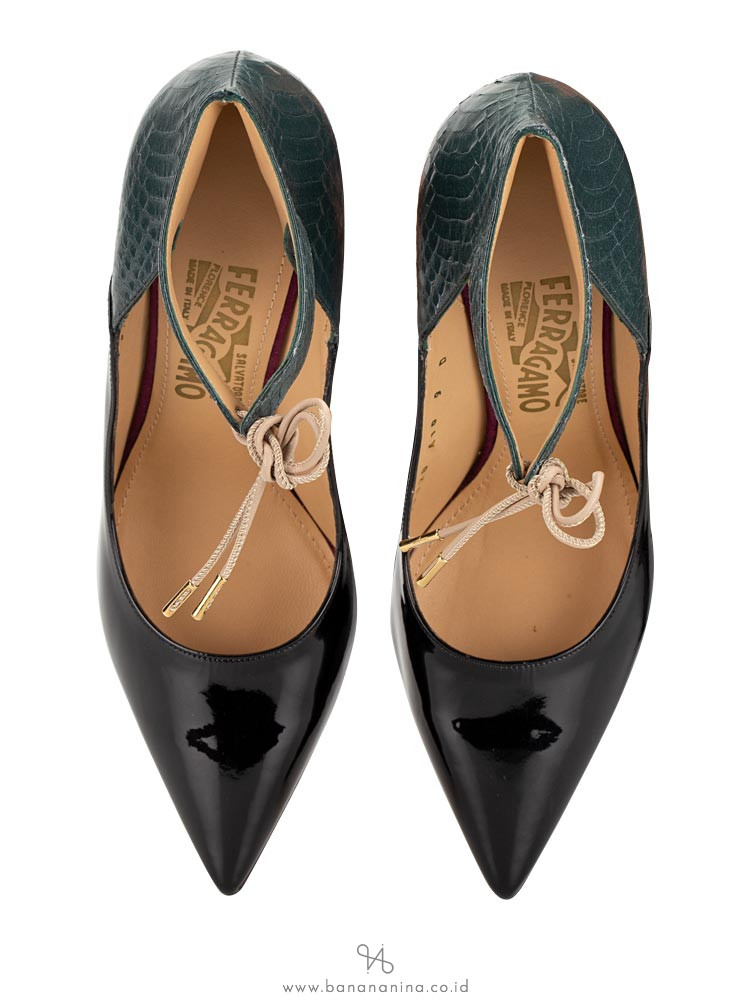 SALVATORE FERRAGAMO Rema Ankle Strap Heels Nero Petrolio Sz 9