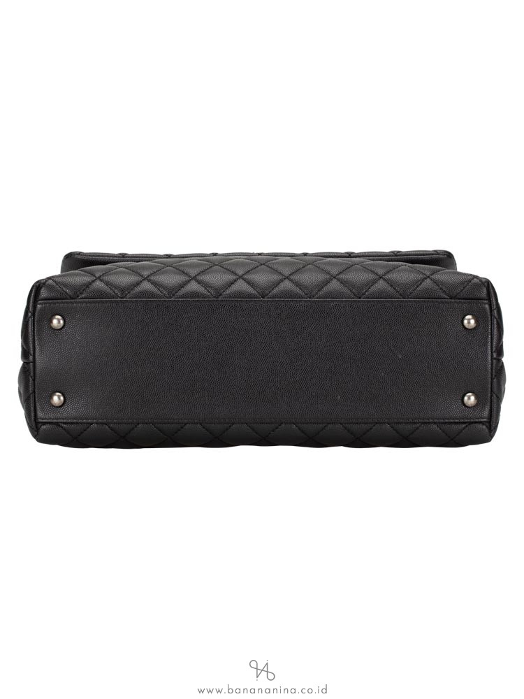 CHANEL Caviar Quilted Medium Coco Handle Flap Black
