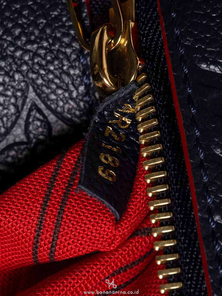 LOUIS VUITTON Monogram Empreinte Pochette Metis Marine Rouge