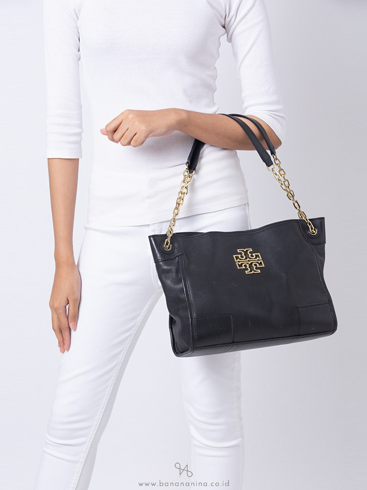TORY BURCH Britten Small Slouchy Tote Black