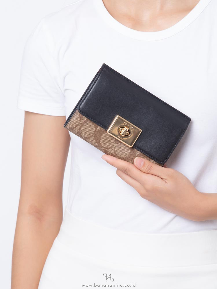 COACH 76789 Signature Cassidy Turnlock Medium Wallet Khaki Black