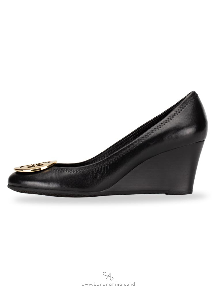 TORY BURCH Sally Wedges Black Gold Logo Sz 5.5