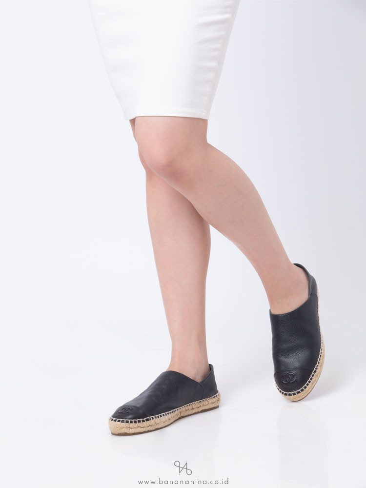 CHANEL Cap Toe Monochrome Leather Espadrilles Navy Black Sz 38