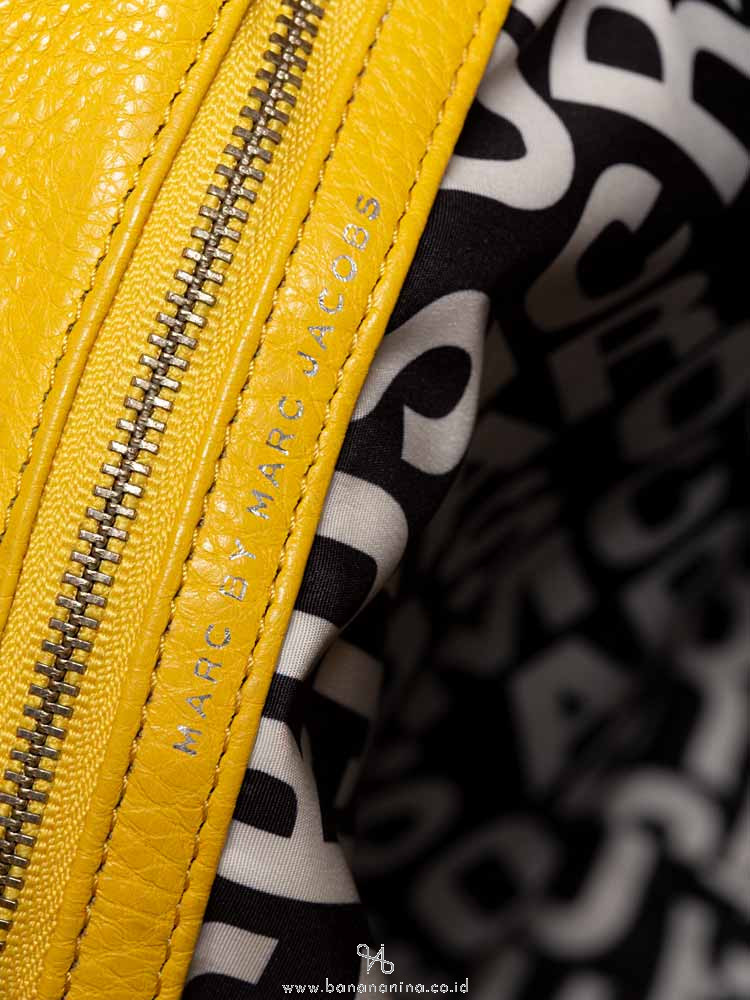 MARC JACOBS Classic Q Hillier Hobo Yellow
