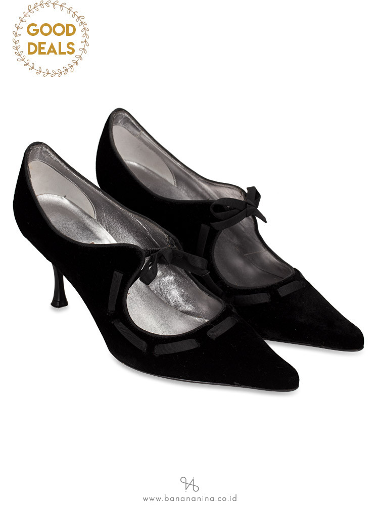 SALVATORE FERRAGAMO Bardwill Velvet Pumps Black Sz 6.5