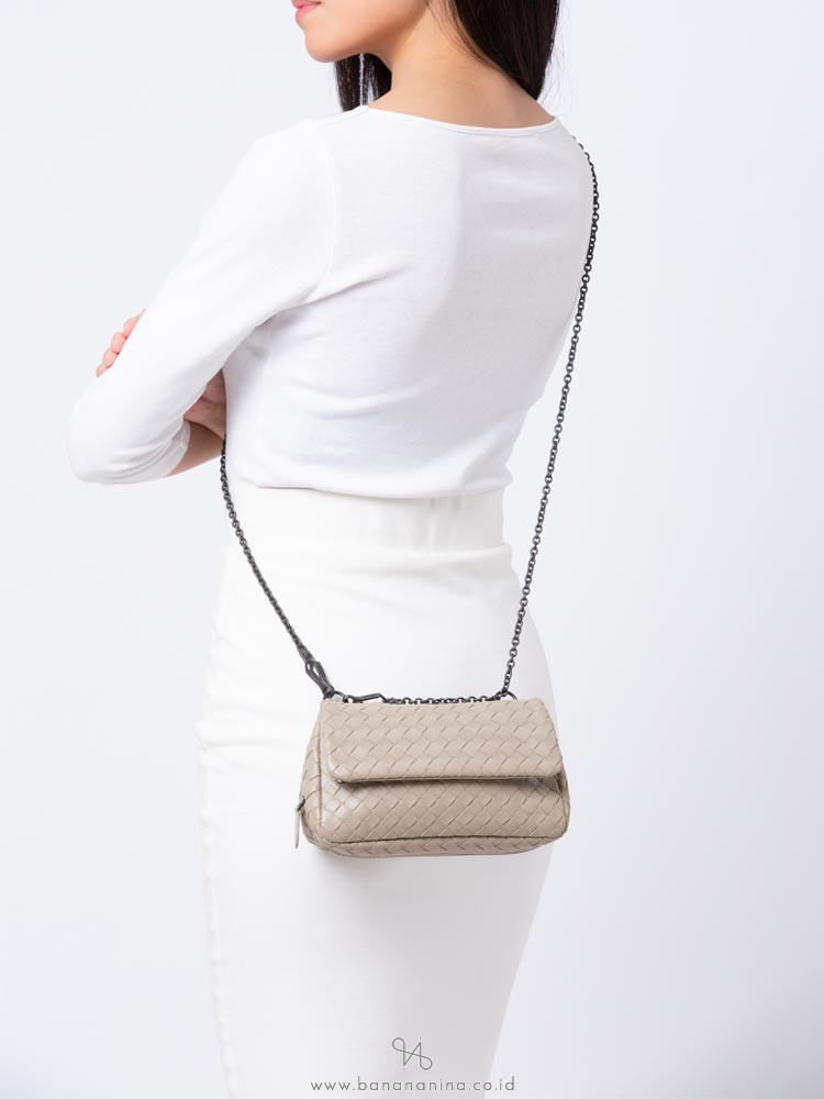 Bottega Veneta Intrecciato Nappa Expandable Chain Crossbody Light Grey