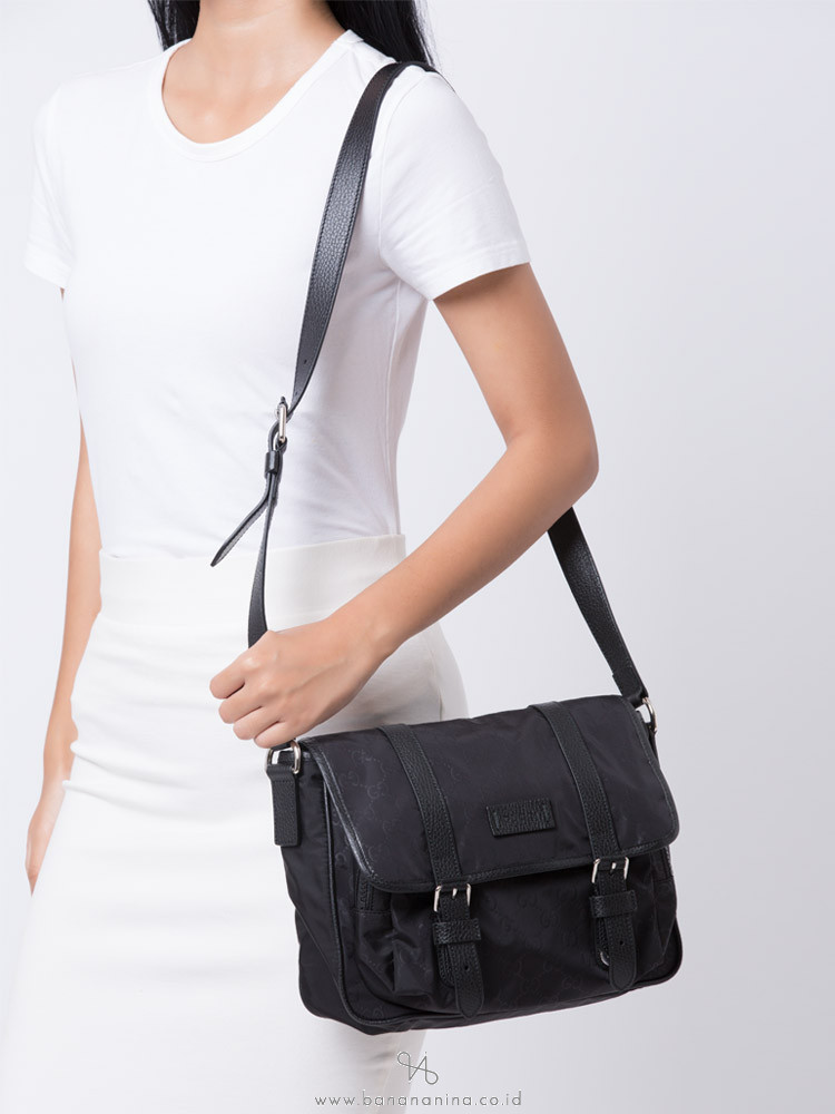 GUCCI Guccissima Nylon Messenger Black