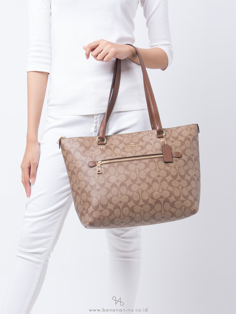 Gallery top coach tote