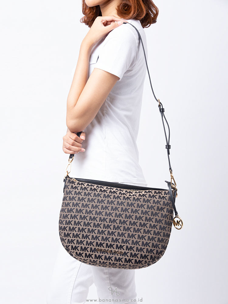 MICHAEL KORS Bedford Signature Medium Shoulder Bag Beige Black