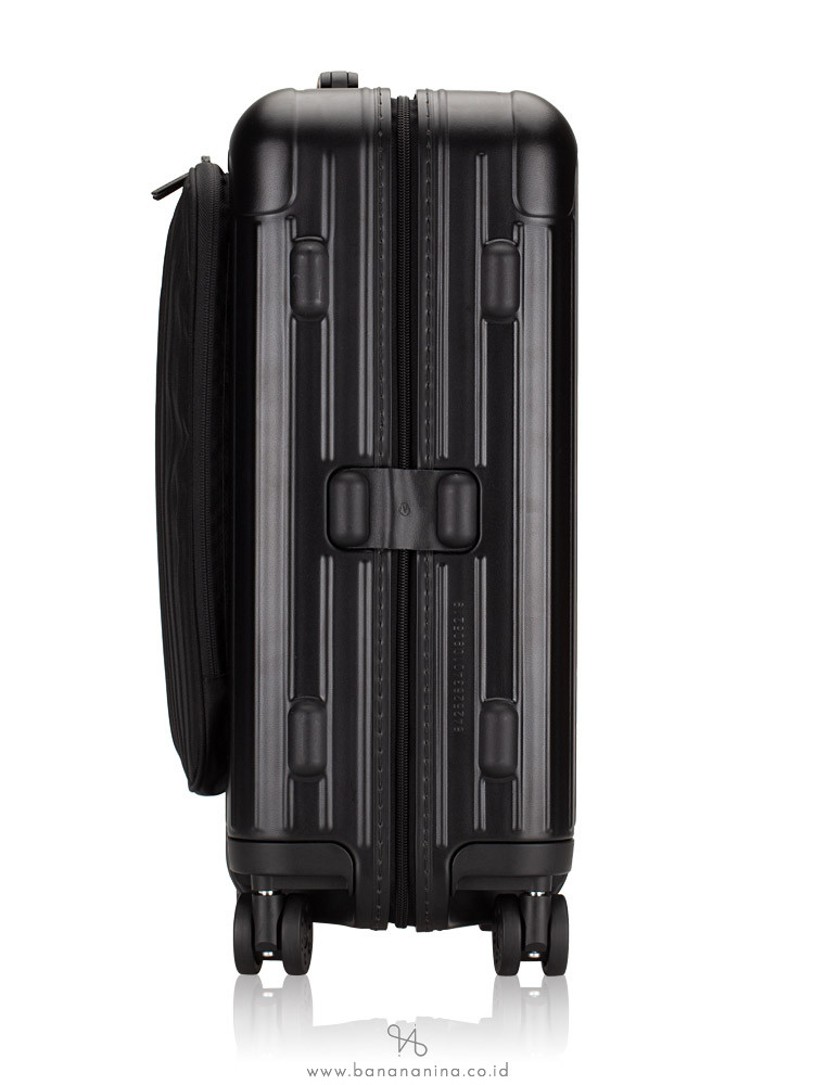 essential sleeve rimowa