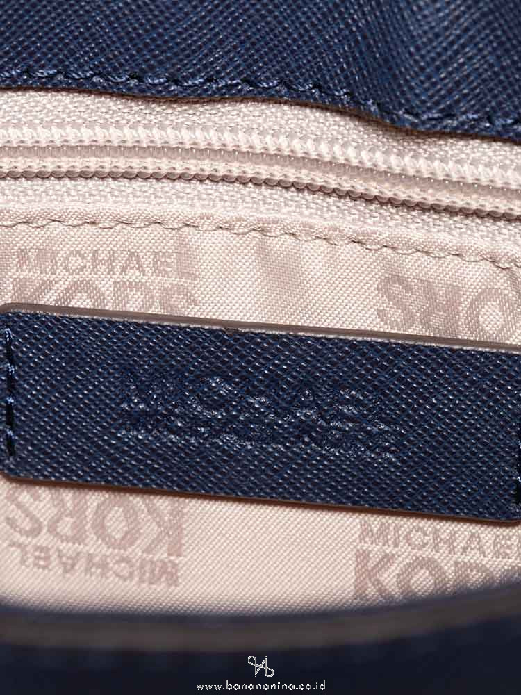 MICHAEL KORS Jet Set Item Medium Saffiano Pouchette Crossbody Navy